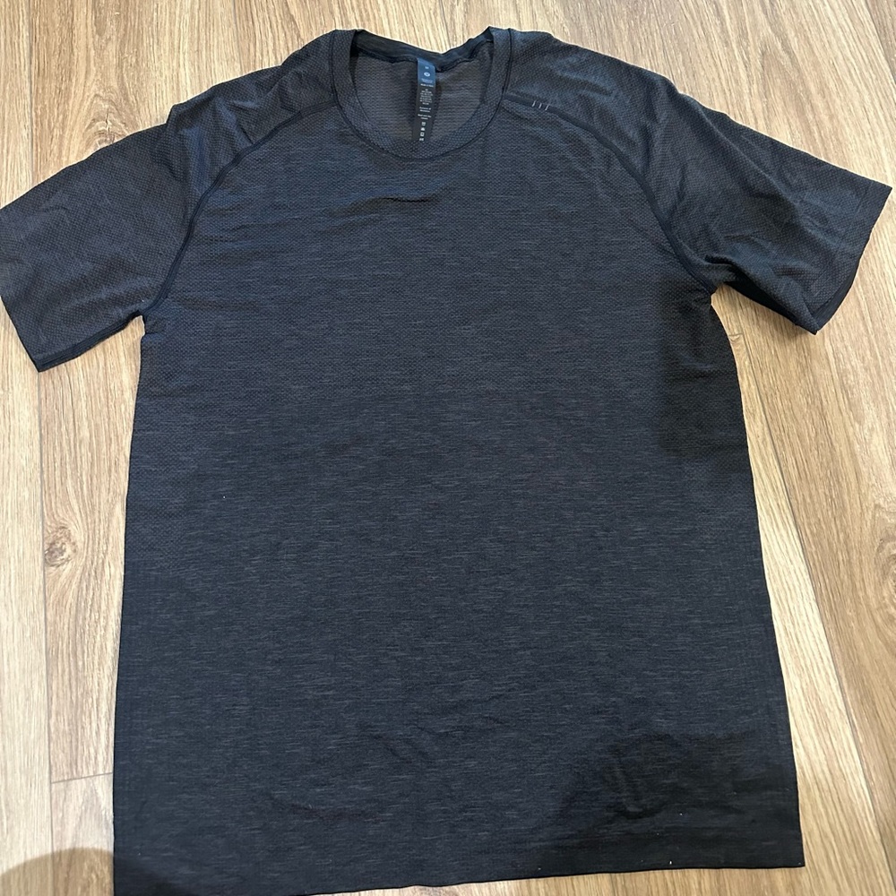 Lululemon Athletica Men’s Black Metal Vent Tech 2.0 Short Sleeve Tee -Size M